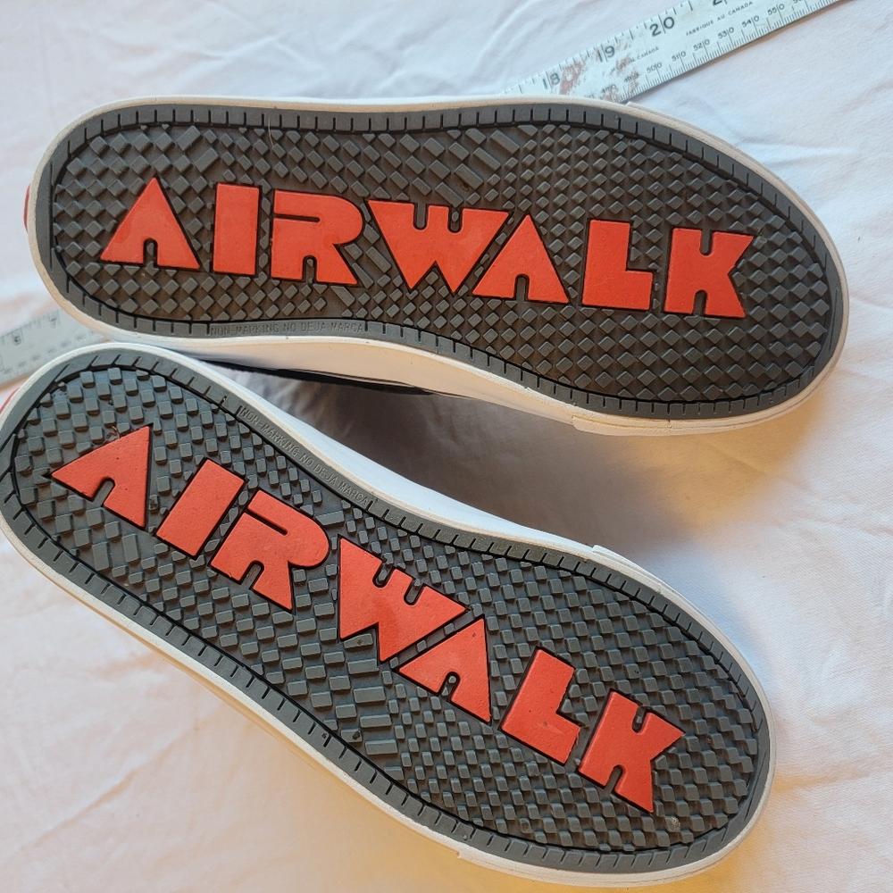 Grey Airwalk Sneakers, size 8